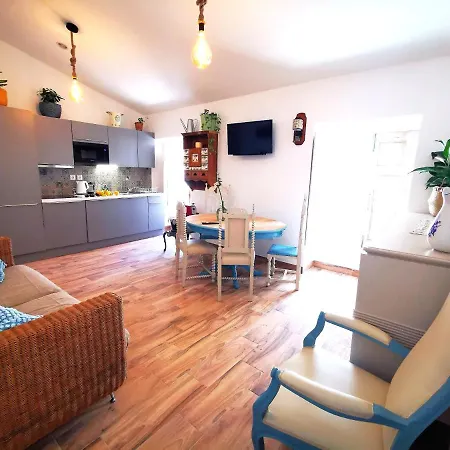 Apartment 'Algarve', Charming Portuguese Style Apartment In The Historical Centre, 'Vida A Portuguesa'