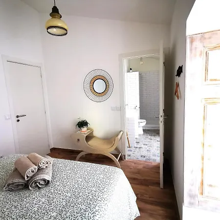 'Algarve', Charming Portuguese Style Apartment In The Historical Centre, 'Vida A Portuguesa' Apartment Portimao